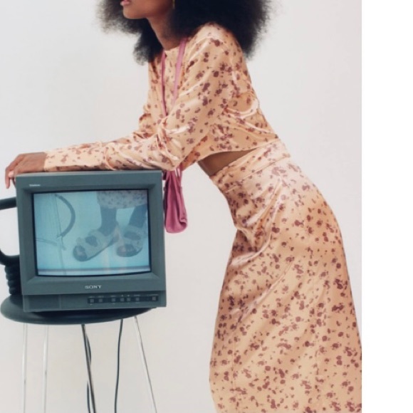 Zara NWT peach satin crop top - Picture 1 of 5